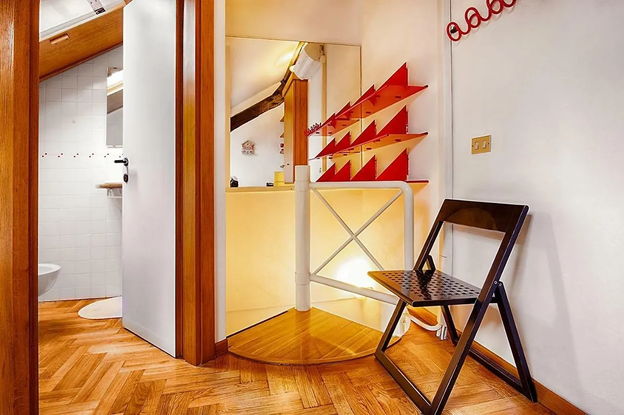 Duomo-City Life In The Heart Of The City! Milan Apartment